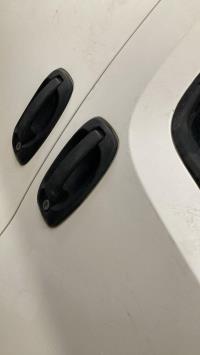Poignee porte avant droit