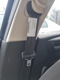 Cinturón de seguridad delantero derecho