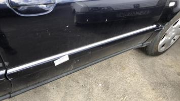 Baguette de porte avant droite