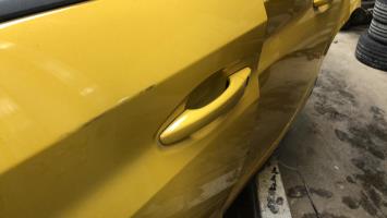 Poignee porte avant gauche