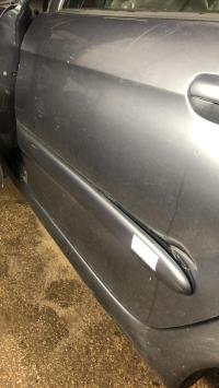 Moldura de puerta trasera izquierda 