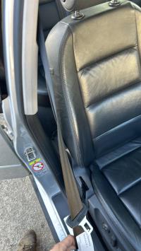 Cinturón de seguridad delantero derecho