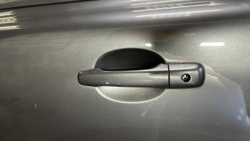 Poignee porte avant gauche