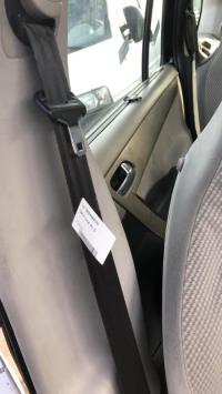 Cinturón de seguridad delantero derecho