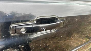 Poignee porte avant droit
