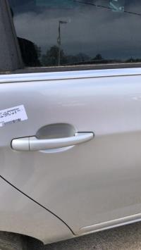 Tirador de puerta trasera derecha
