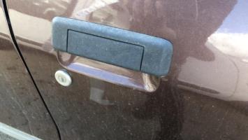 Poignee porte avant droit