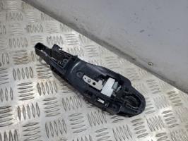 Soporte de tirador de puerta trasera derecha