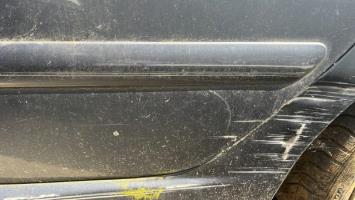 Moldura de puerta trasera izquierda 