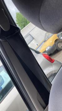 Cinturón de seguridad delantero derecho