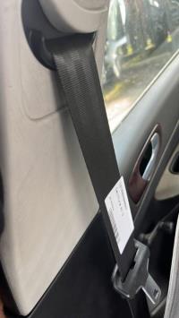Cinturón de seguridad delantero derecho