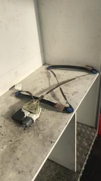 Leve vitre electrique avant droit