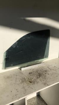 Vitre avant gauche