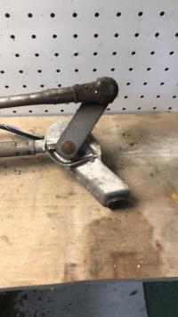 Moteur essuie glace avant