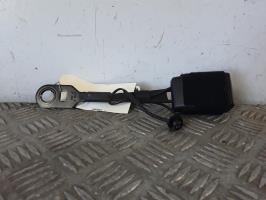 Attache ceinture avant droit