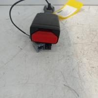 Attache ceinture avant droit