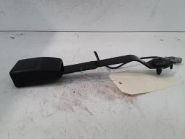 Attache ceinture avant gauche