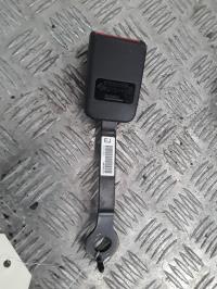Attache ceinture avant droit