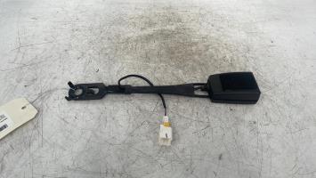 Attache ceinture avant gauche