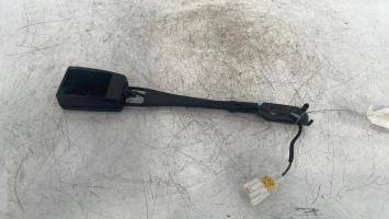 Attache ceinture avant gauche