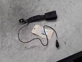 Attache ceinture avant droit