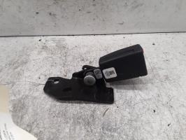 Attache ceinture arriere droit