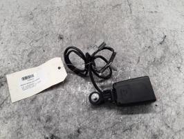 Attache ceinture avant gauche