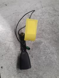 Attache ceinture avant gauche
