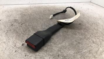 Attache ceinture avant gauche