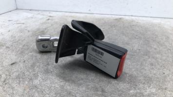 Attache ceinture arriere droit