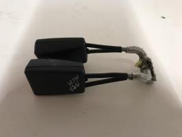 Attache ceinture arriere droit
