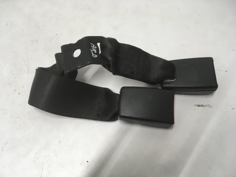 Attache ceinture arriere droit