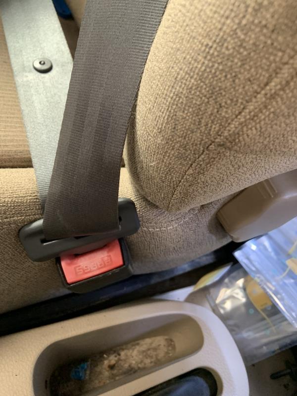 Attache ceinture avant droit