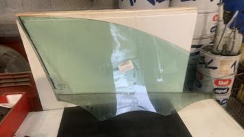 Vitre avant gauche