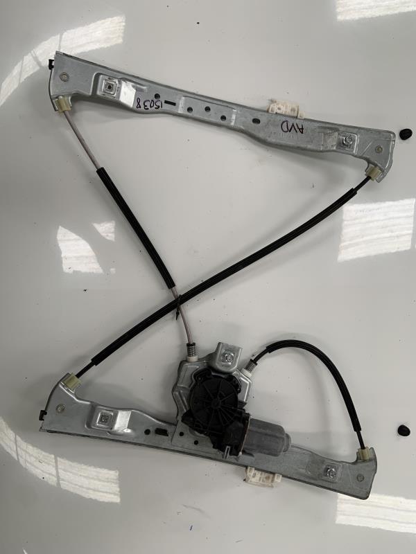 Leve vitre electrique avant droit