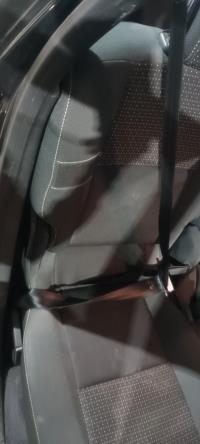 Attache ceinture arriere droit