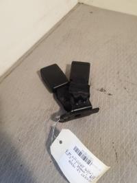 Attache ceinture arriere droit