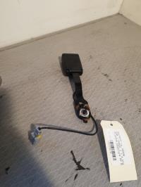 Attache ceinture avant droit
