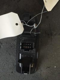 Attache ceinture avant droit