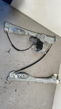 Leve vitre electrique avant droit