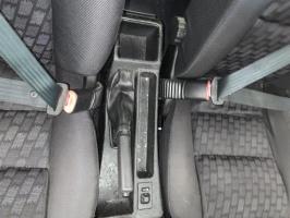 Attache ceinture avant droit