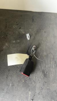 Attache ceinture avant gauche