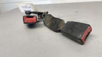 Attache ceinture arriere droit