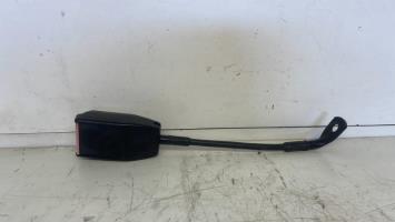 Attache ceinture avant droit