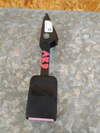 Attache ceinture arriere droit