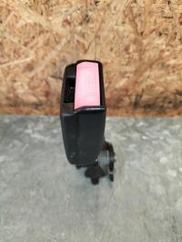 Attache ceinture arriere droit