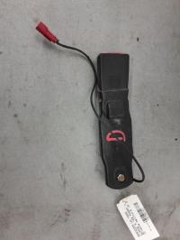 Attache ceinture avant droit