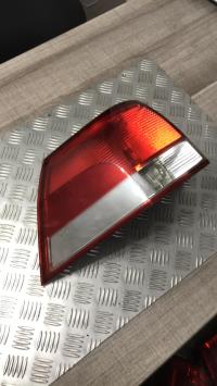 Fanale posteriore principale sinistro (luci)