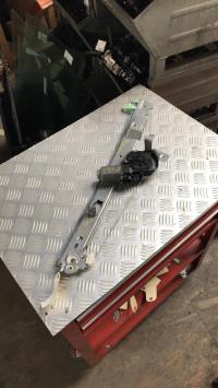 Leve vitre electrique avant gauche