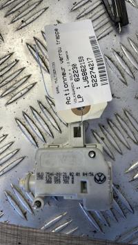 Attuatore chiavistello sportello carburante